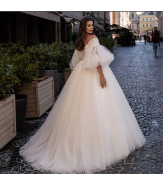 În stocul VIO Wedding Dresses!