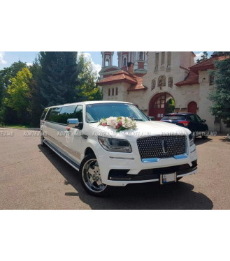 Închiriere limuzina Lincoln Navigator белого цвета