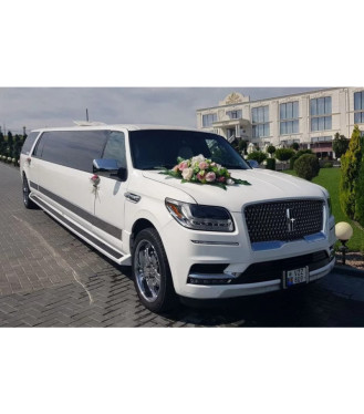 Închiriere limuzina Lincoln Navigator белого цвета